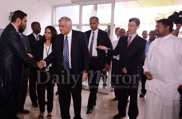 Ranil visits De La Rue.