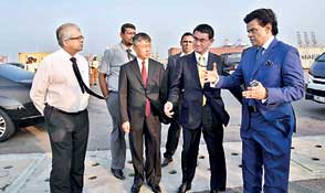 Japanese Foreign Affairs Minister visits Colombo port