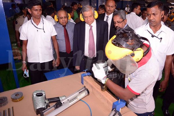 PM visits Katunayake FTZ