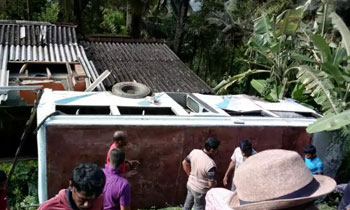 42 injured as bus topples in Walapane