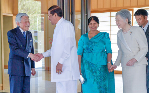 President meets Japanese Emperor Akihito