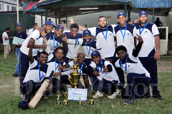 Daily Mirror bags DR Wijewardene Challenge Trophy