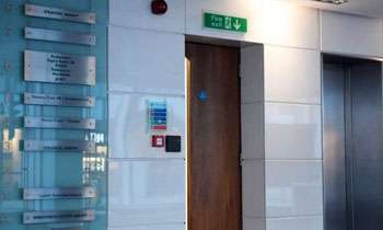 Cambridge Analytica: FB data-harvest firm to shut