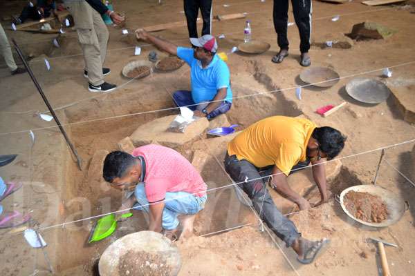 More prehistoric artifacts found at Rajagalatenna