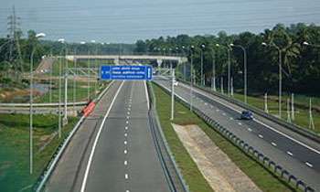 Cyclist rides on Expressway, nabbed