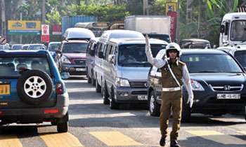 Heavy traffic at D.R. Wijewardena Mw