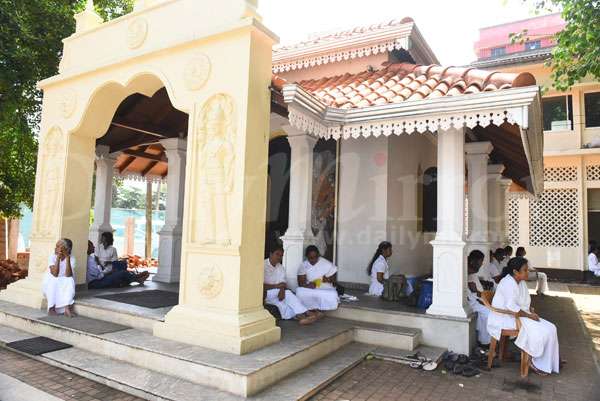 Religious observances at Siri Vajiraramaya