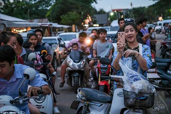 Thailand parties through the night!