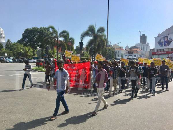 Oluvil Uni. undergrads protest