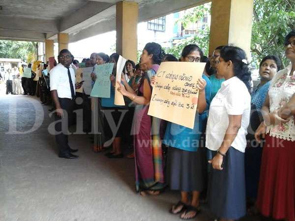 Doctors at Gampaha Hospital on strike