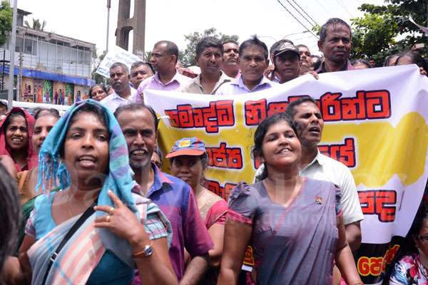 Protest by Samurdhi Officers