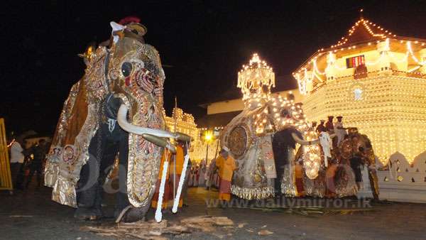 First Randoli Perahera paraded the streets