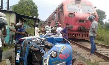 One killed, two injured in train-trishaw collision