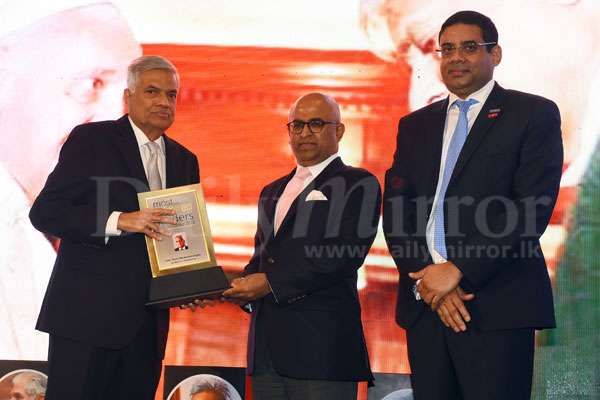 PM receives most admired leader award