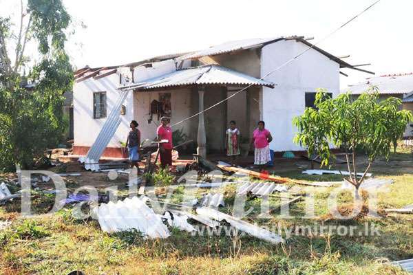 Strong winds damage Udagammaana houses