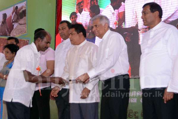 PM distributes Samurdhi in Matale  