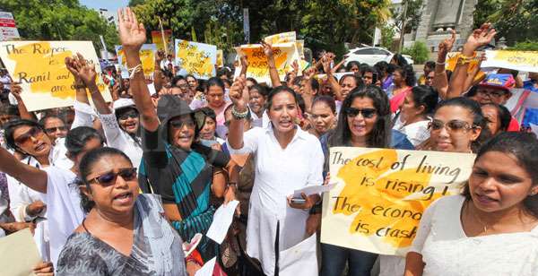 JO Women’s Front stage a protest