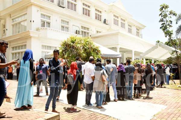 Maldivians in SL casting their vote