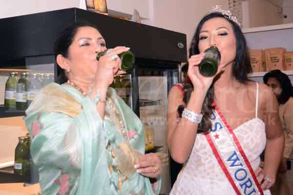 Beauty Queens tasting King coconut drink