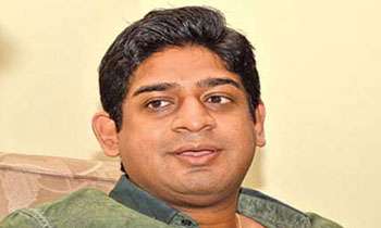 Vasantha Senanayake pledges support to MR