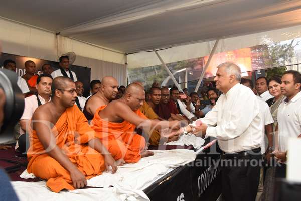 Ranil visits Sathyagraha