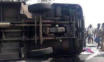 Bus topples into Hamilton canal killing 3 and injuring 19