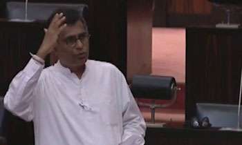 UNF presents motion to curtail funds to ministers