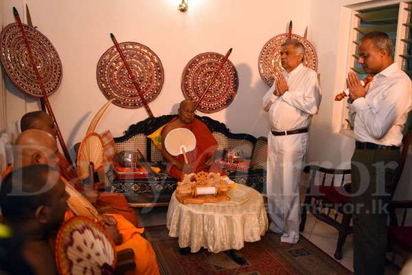 PM meets Amarapura Maha Nayaka Thera