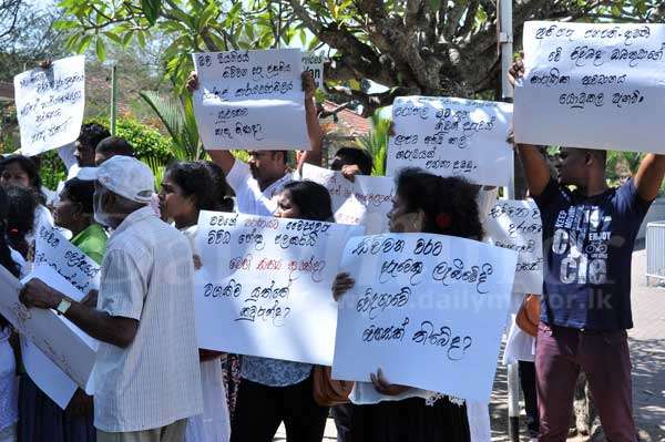 Protest against doctors after pregnant woman dies