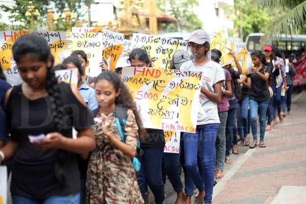 HND students in protest 