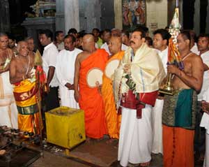 President receives blessing from Kathiresan kovil