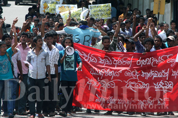 Video: IUSF protest in Kelaniya