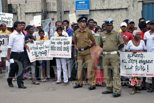 Demanding the release of abductees