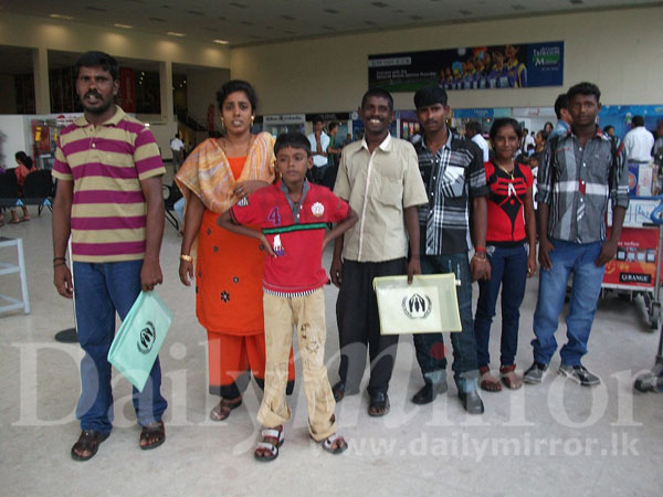 Another group of refugees return from India