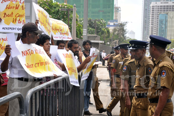 Video: Protest in front of US embassy