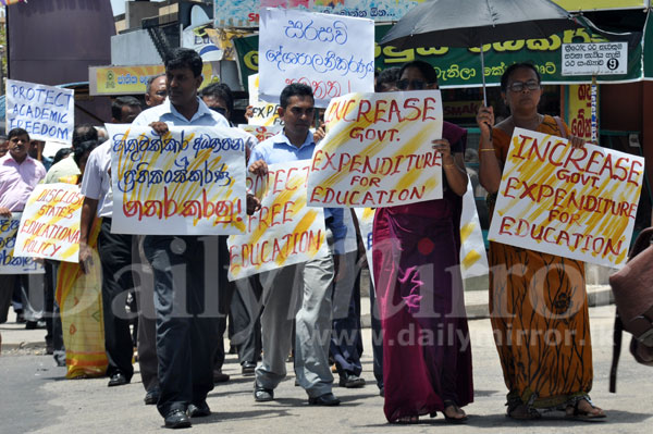 Video: Another protest by lecturers