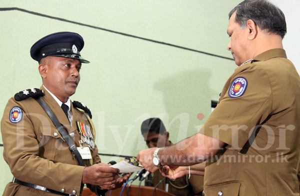 Police officers rewarded