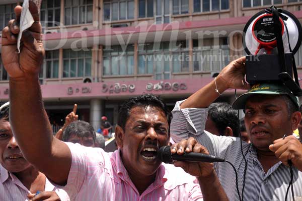 CEB workers protest 