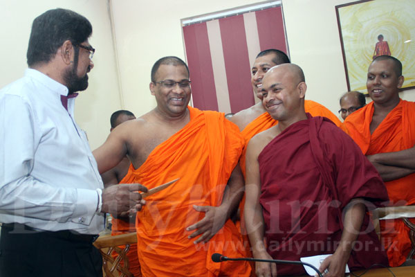 Video: Buddhist monks meet Media Minister