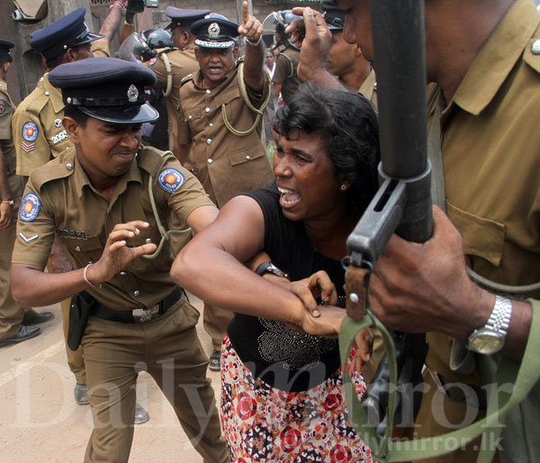 Garbage protestors thrown out