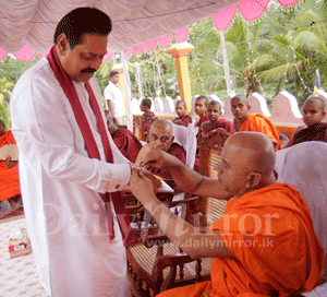 President unveils Buddha statue