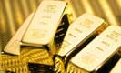 Gold at 5-year low on Fed rate rise prospect, traders eye China reserves