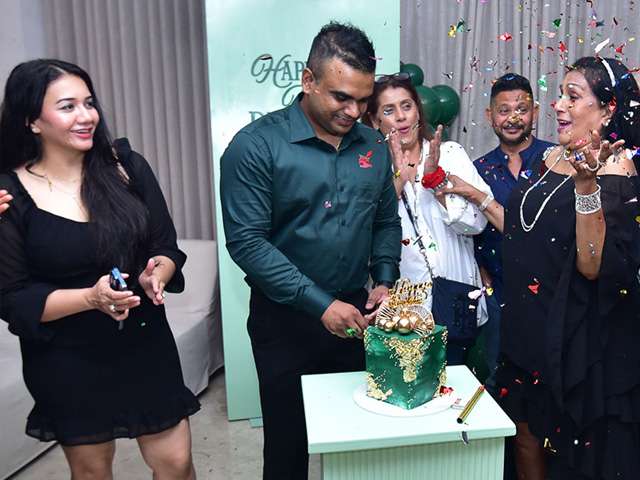 Dilshan Celebrates Birthday with Friends in Colombo