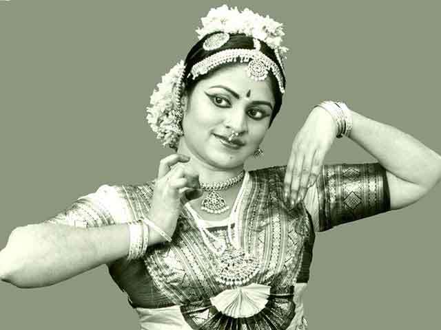 In Conversation with Vasugy Jegatheeswaran. 50 Years of Bharatanatyam, Tradition and Legacy