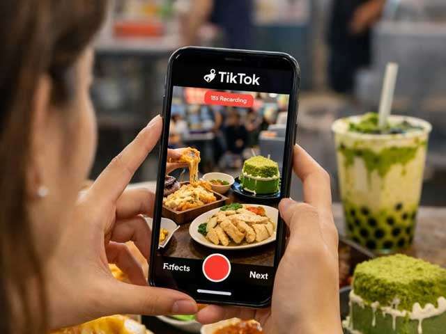 WHY DO WE TRUST TIKTOK FOOD REVIEWS?