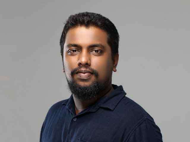 Beyond Boundaries: Naveen Chamika’s First Solo Exhibition.